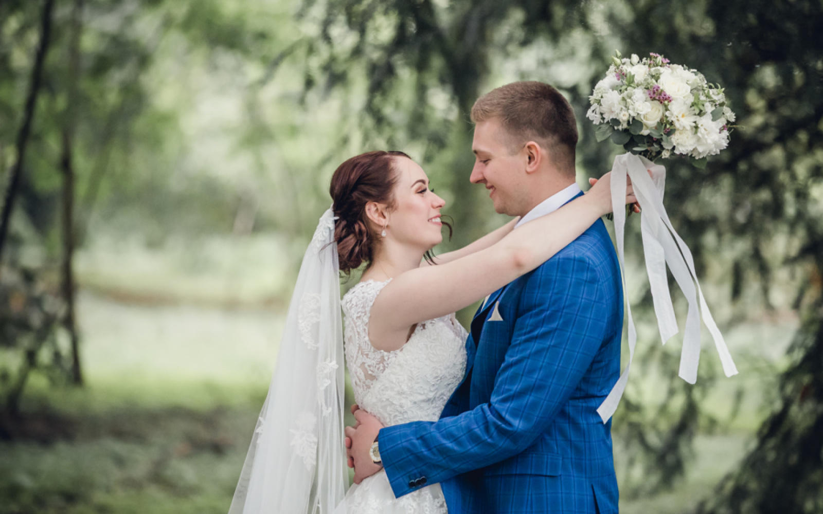 Real Wedding Whitewed approved florist Corky & Prince at Hare & Hounds Westonbirt Tetbury 