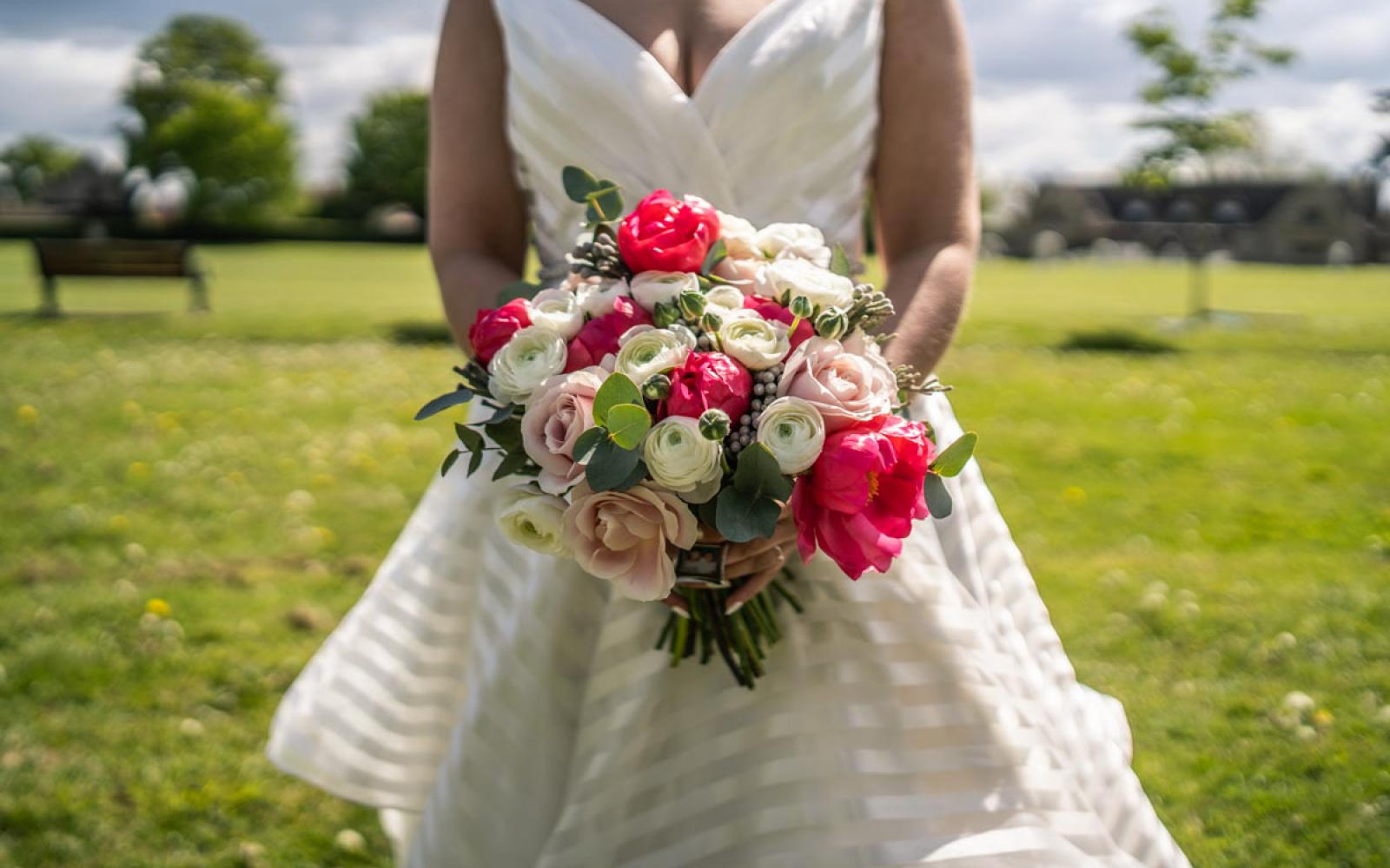 Bella Cakes by Sharon real wedding Shrivenham Memorial Hall Oxfordshire