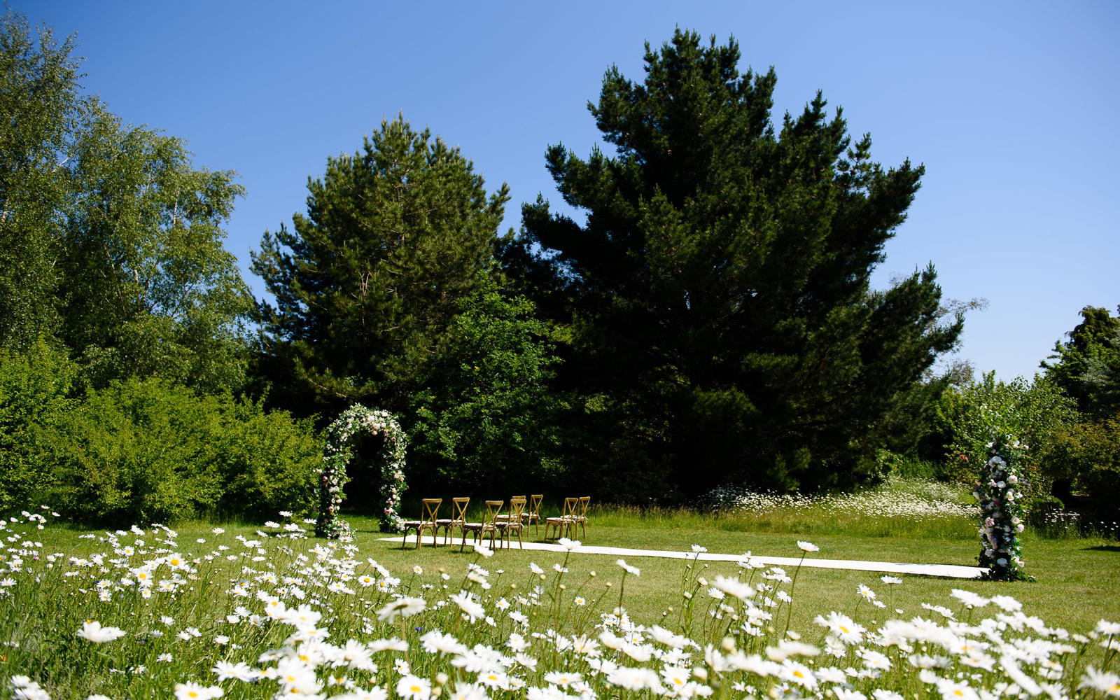 Wrag Barn intimate small outdoor wedding ceremony venue English country garden Highworth Wiltshire