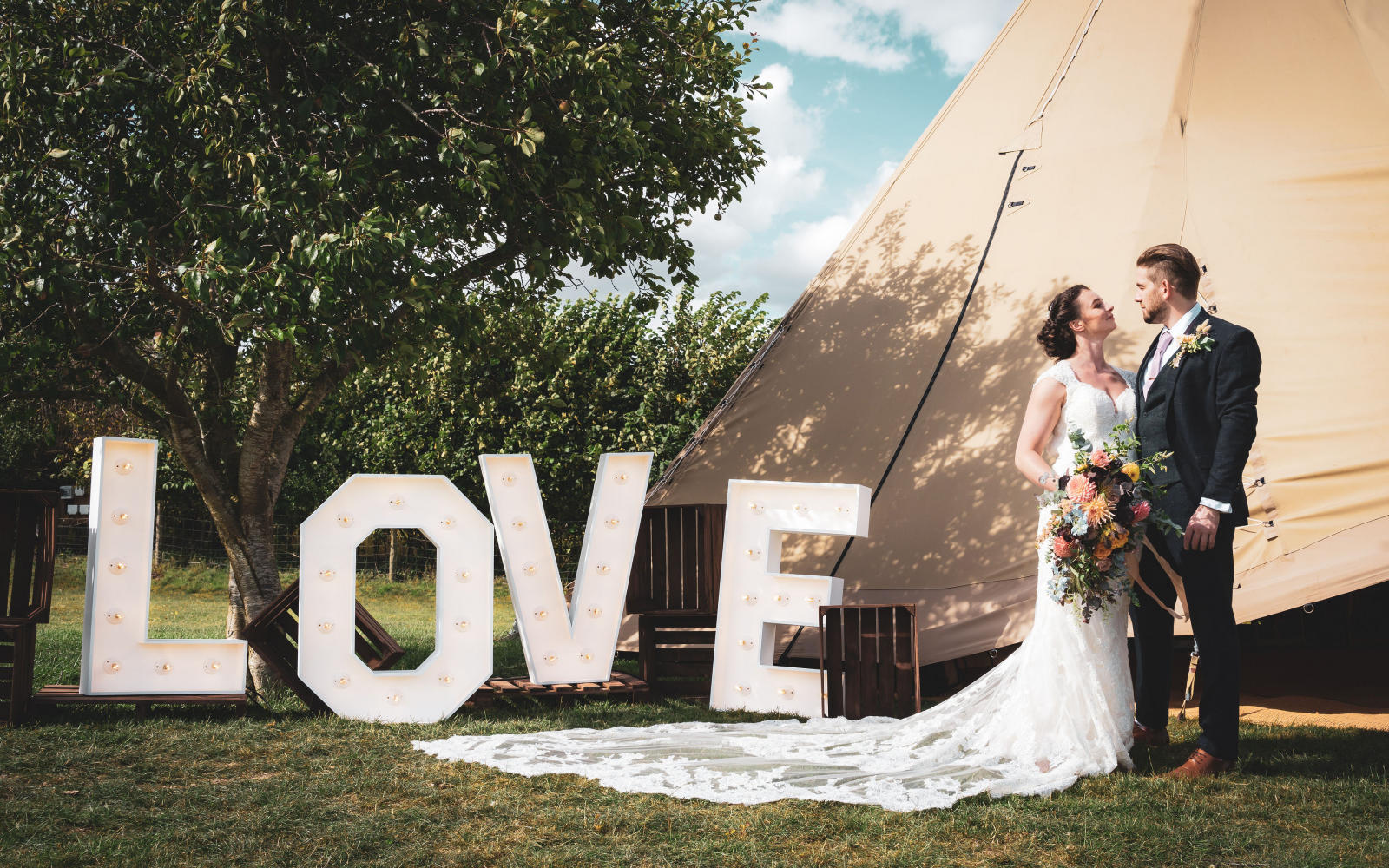 Posey Rose florist styled shoot Maisemore Lakes Gloucestershire Cotswolds wedding venue LOVE letters