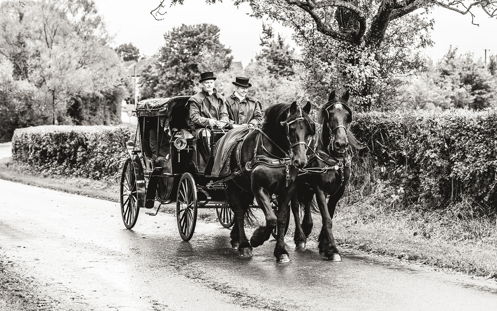 Capture Every Moment Photography Cirencester Coronavirus Real Wedding horse drawn carriage