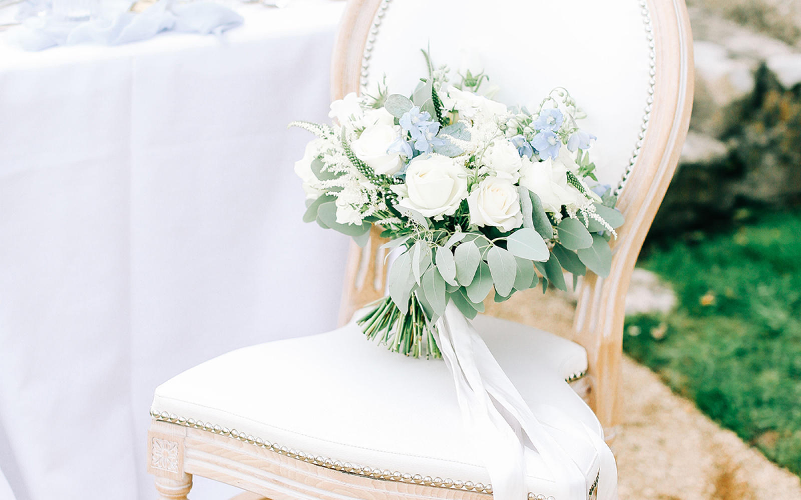 Styled Shoot Hamswell House Bath Whitewed Directory Approved Cake Designer Bella Cakes by Sharon Enchanted Fairytale Wedding Dusky Blue neutral soft bridal bouquet