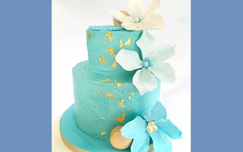 Whitewed Directory Approved Cake Designer Forget Me Not Bakery Swindon Wiltshire blue buttercream edible gold