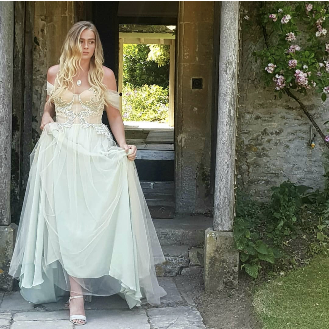 The Whitewed Directory from the professionals blog wedding trends for 2020 and beyond cake bridal gown food flowers Bella Cakes by Sharon Swindon Hibiscus & Hodge Flowers Devizes My Eden Cotswolds Hey Pesto Catering Gloucestershire  William Morris Dress bespoke attelier